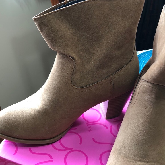 Camel color fringe boots - Picture 4 of 4